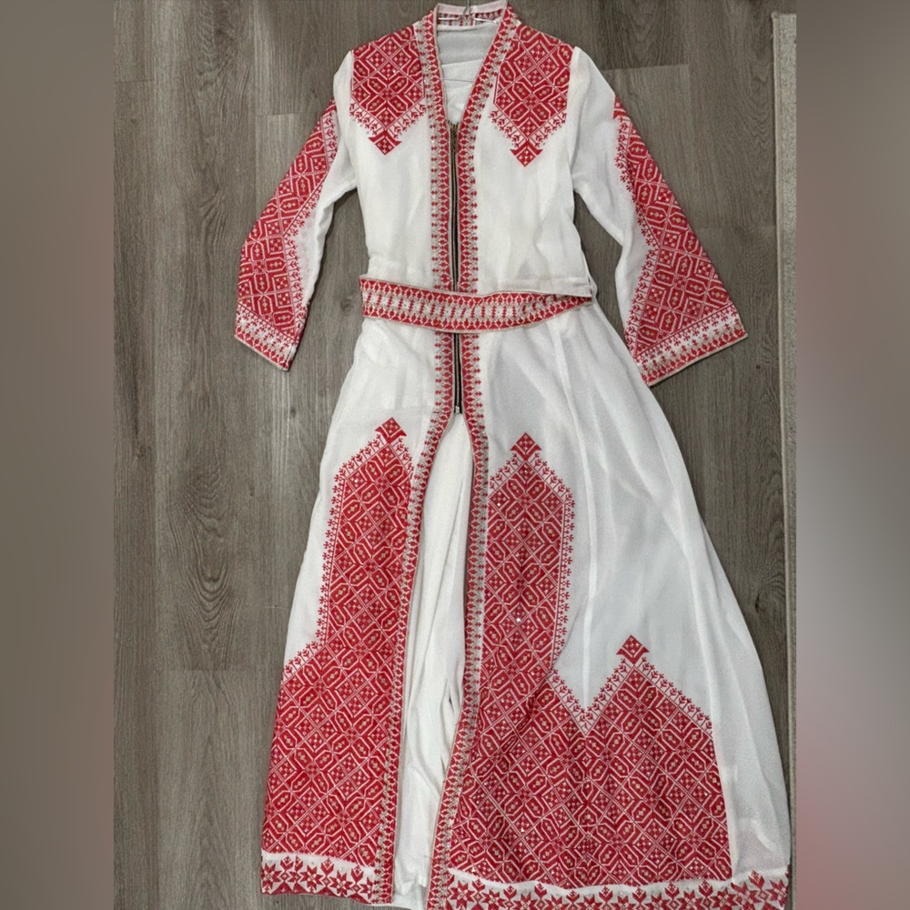 Traditional Abaya with stitch design